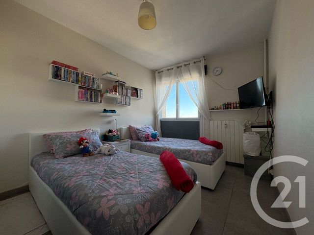 Appartement T4 à vendre - 5 pièces - 78.5 m2 - PORT DE BOUC - 13 - PROVENCE-ALPES-COTE-D-AZUR - Century 21 Icaza Immobilier