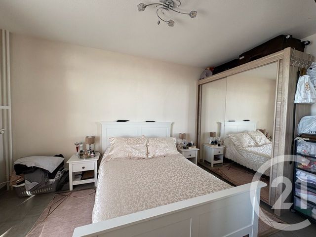 Appartement T4 à vendre - 5 pièces - 78.5 m2 - PORT DE BOUC - 13 - PROVENCE-ALPES-COTE-D-AZUR - Century 21 Icaza Immobilier