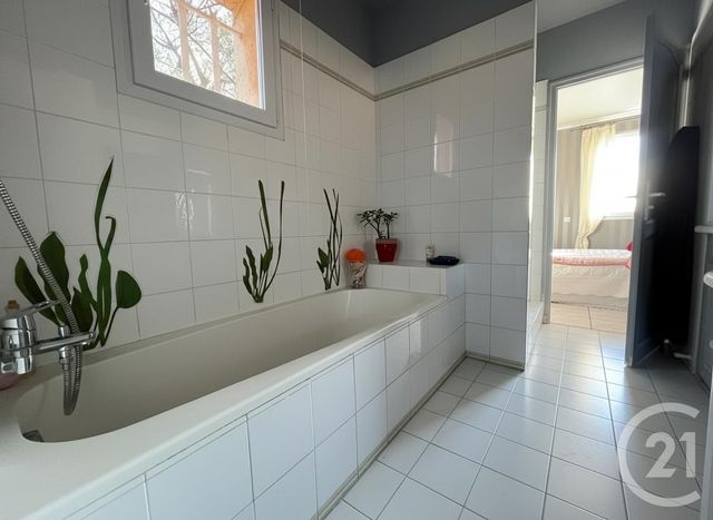 maison à vendre - 5 pièces - 156.0 m2 - ST MITRE LES REMPARTS - 13 - PROVENCE-ALPES-COTE-D-AZUR - Century 21 Icaza Immobilier