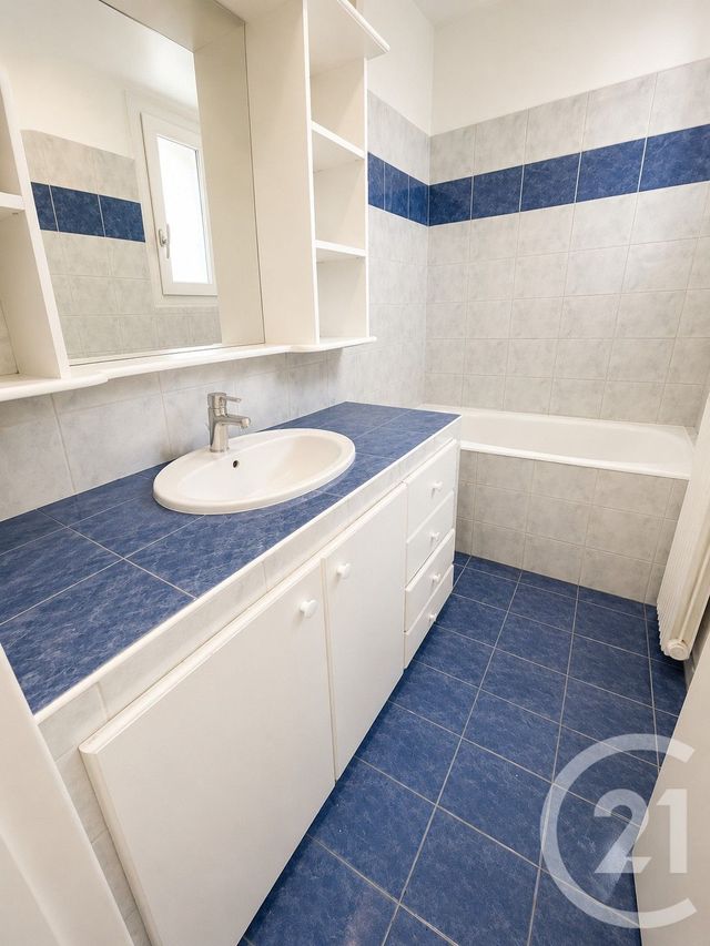 Appartement T3 à vendre - 3 pièces - 63.0 m2 - PORT DE BOUC - 13 - PROVENCE-ALPES-COTE-D-AZUR - Century 21 Icaza Immobilier