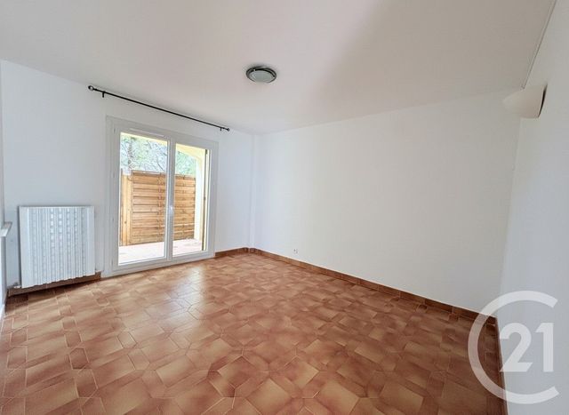 Appartement à vendre - 3 pièces - 80.0 m2 - ST MITRE LES REMPARTS - 13 - PROVENCE-ALPES-COTE-D-AZUR - Century 21 Icaza Immobilier