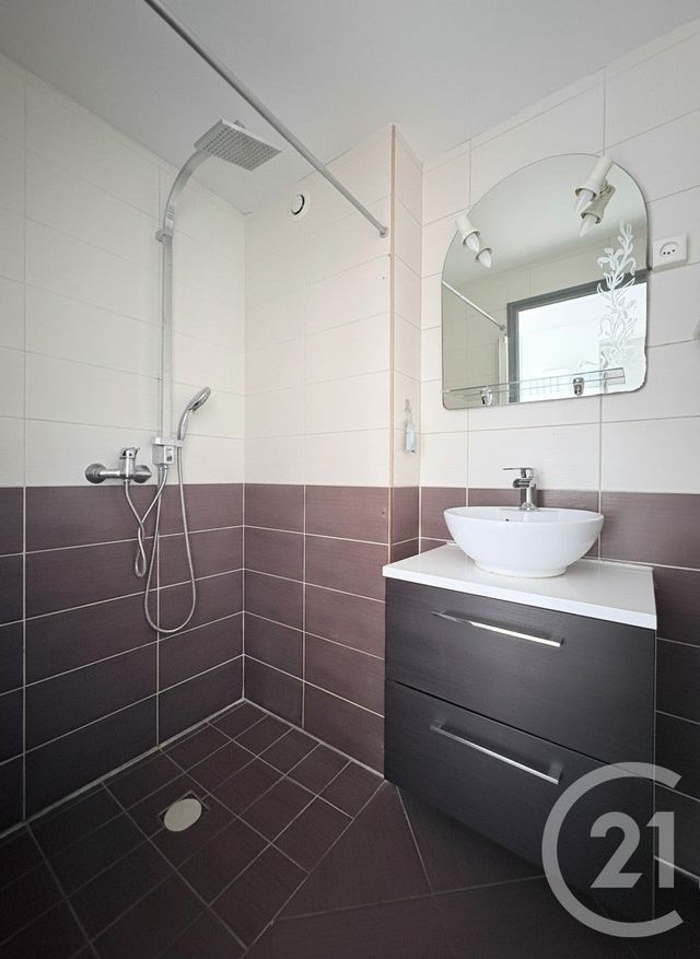 Appartement à vendre - 3 pièces - 80.0 m2 - ST MITRE LES REMPARTS - 13 - PROVENCE-ALPES-COTE-D-AZUR - Century 21 Icaza Immobilier