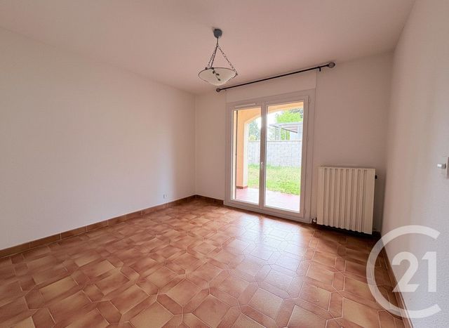 Appartement à vendre - 3 pièces - 80.0 m2 - ST MITRE LES REMPARTS - 13 - PROVENCE-ALPES-COTE-D-AZUR - Century 21 Icaza Immobilier