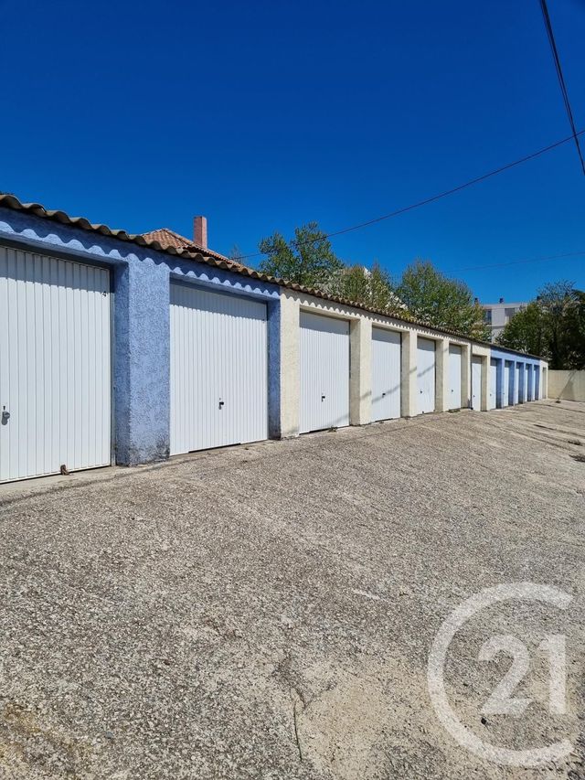 parking à louer - 15.0 m2 - MARTIGUES - 13 - PROVENCE-ALPES-COTE-D-AZUR - Century 21 Icaza Immobilier parking à louer - 15.0 m2 - MARTIGUES - 13 - PROVENCE-ALPES-COTE-D-AZUR - Century 21 Icaza Immobilier