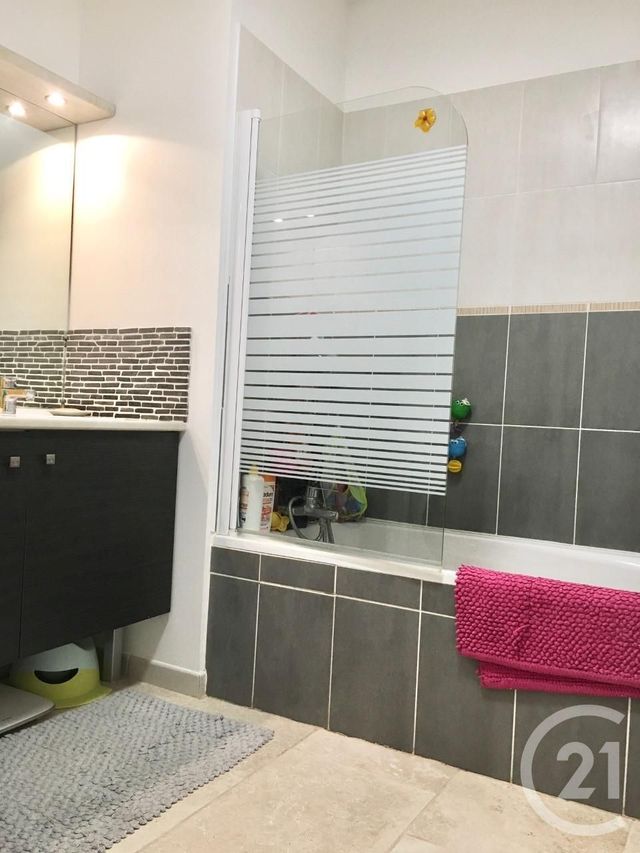 Appartement T4 à vendre - 4 pièces - 79.55 m2 - MARTIGUES - 13 - PROVENCE-ALPES-COTE-D-AZUR - Century 21 Icaza Immobilier Appartement T4 à vendre - 4 pièces - 79.55 m2 - MARTIGUES - 13 - PROVENCE-ALPES-COTE-D-AZUR - Century 21 Icaza Immobilier