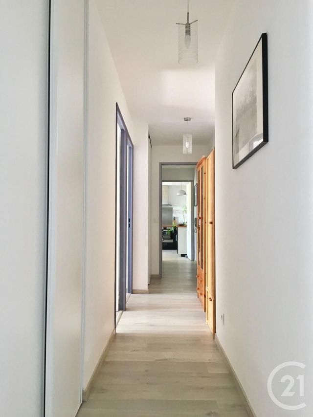Appartement T4 à vendre - 4 pièces - 79.55 m2 - MARTIGUES - 13 - PROVENCE-ALPES-COTE-D-AZUR - Century 21 Icaza Immobilier Appartement T4 à vendre - 4 pièces - 79.55 m2 - MARTIGUES - 13 - PROVENCE-ALPES-COTE-D-AZUR - Century 21 Icaza Immobilier