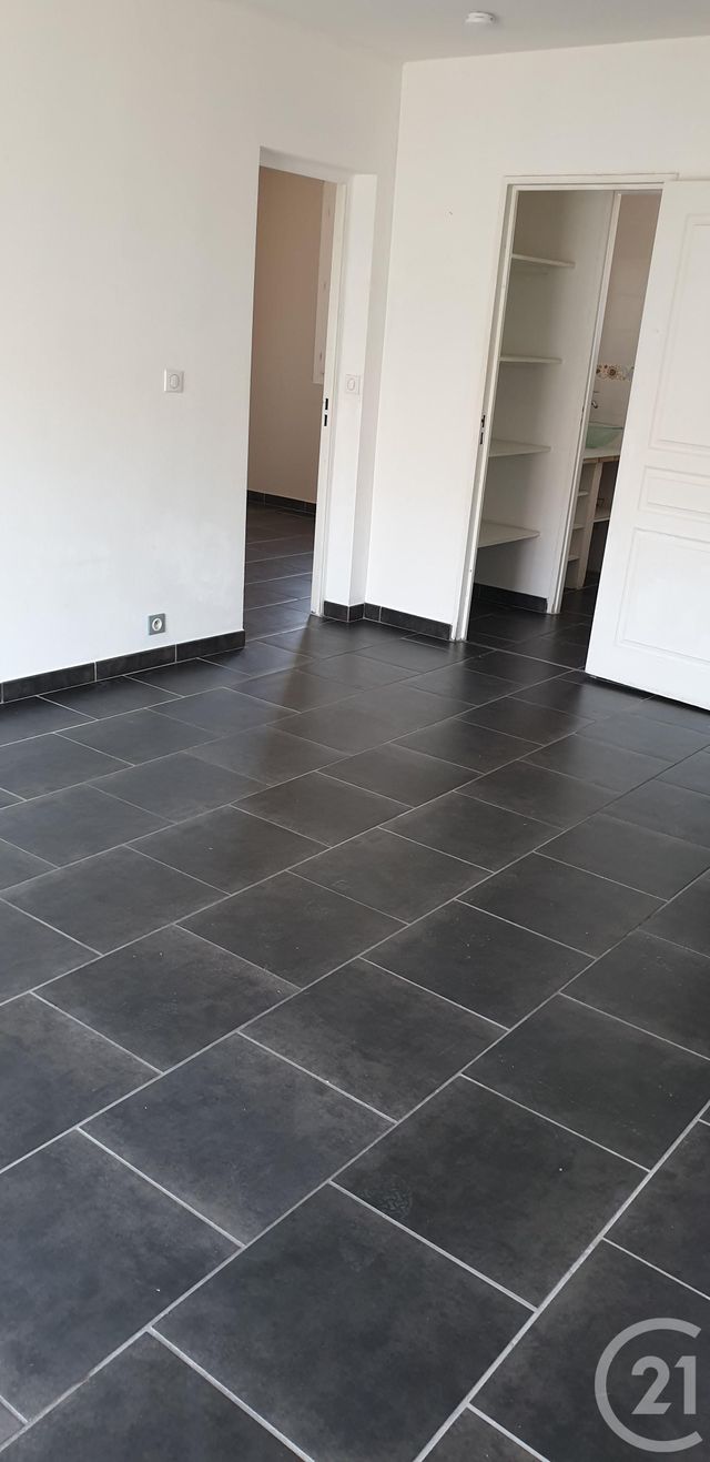 appartement à louer - 3 pièces - 62.0 m2 - MARTIGUES - 13 - PROVENCE-ALPES-COTE-D-AZUR - Century 21 Icaza Immobilier appartement à louer - 3 pièces - 62.0 m2 - MARTIGUES - 13 - PROVENCE-ALPES-COTE-D-AZUR - Century 21 Icaza Immobilier