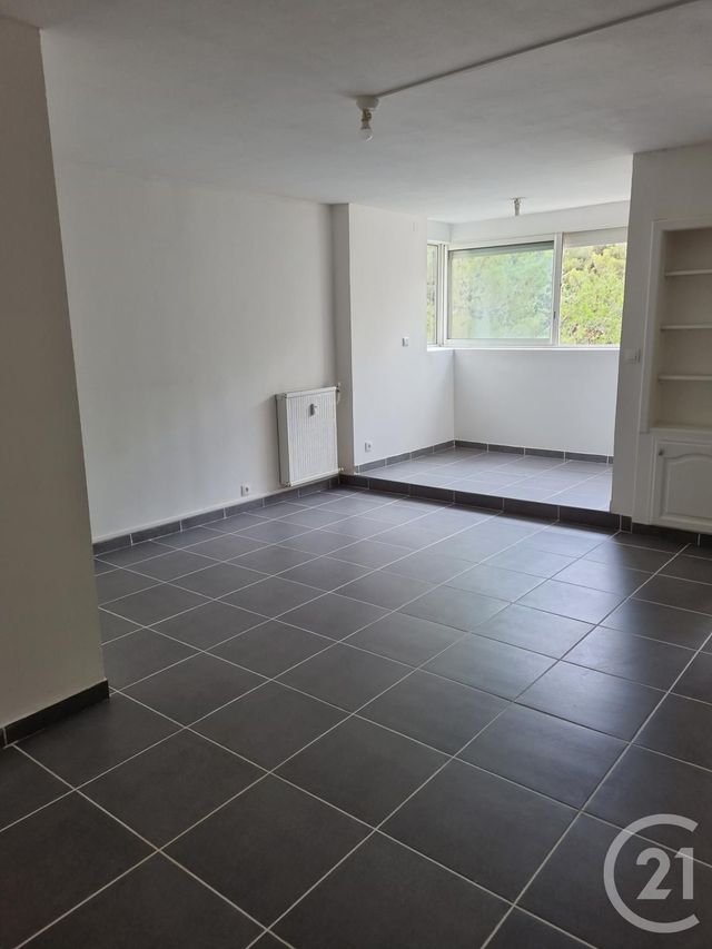 Afficher la photo en grand appartement à louer - 3 pièces - 60.01 m2 - MARTIGUES - 13 - PROVENCE-ALPES-COTE-D-AZUR - Century 21 Icaza Immobilier