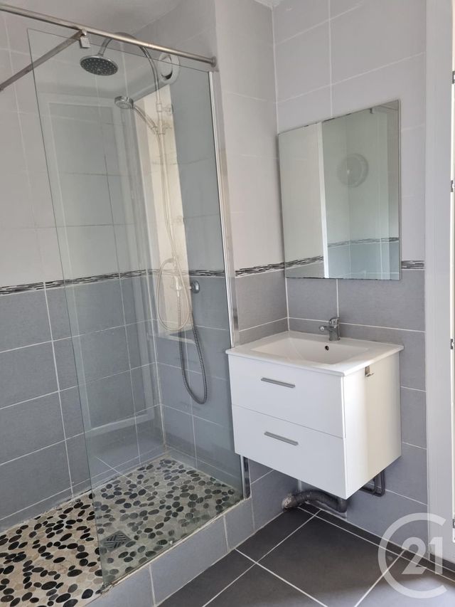 Afficher la photo en grand appartement à louer - 3 pièces - 60.01 m2 - MARTIGUES - 13 - PROVENCE-ALPES-COTE-D-AZUR - Century 21 Icaza Immobilier