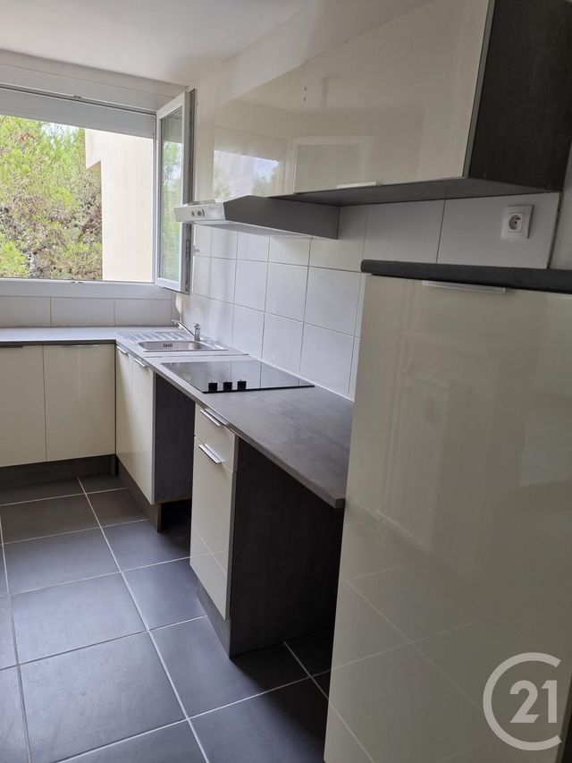 Afficher la photo en grand appartement à louer - 3 pièces - 60.01 m2 - MARTIGUES - 13 - PROVENCE-ALPES-COTE-D-AZUR - Century 21 Icaza Immobilier